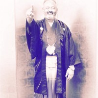 E-mail e número de telefone de Tony Khan