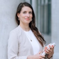 Julia Renner Email