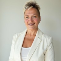 Bec Söll Email