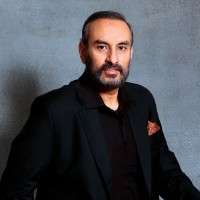 E-mail e número de telefone de Namit Malhotra