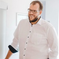Walter von Hoff Email