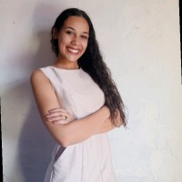 Thais Menezes Email