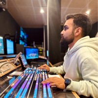 Manu Mengíbar Email