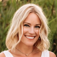 NeuGroup Employee Julie Zawacki-Lucci's profile photo