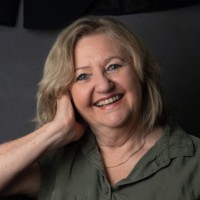 Lesley Berry Email & Phone Number