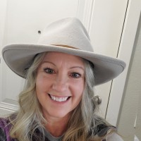 Elizabeth Muñoz Email & Phone Number