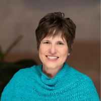 Pet Paradise Employee Dina Beam's profile photo