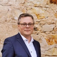 Philipp Plueschke Email