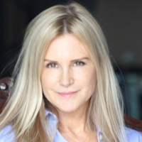 Knocking Employee Lisa Stewart's profile photo