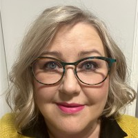 Sanna Peltola Email