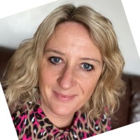 E-mail e número de telefone de Kirstey Elston