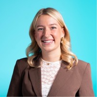 Femke van der Roest Email