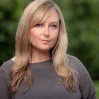 Amanda Barnard Email