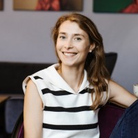 Simona Pakamore Email & Phone Number