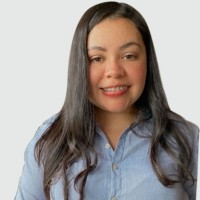 AdviseU Employee Thaina Souza's profile photo