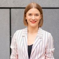 Annika Bär Email
