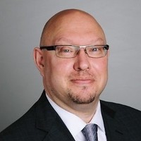 Latham & Watkins Employee Simon Dickens's profile photo