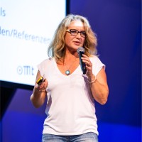 Christiane Sternberger Email