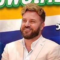 E-mail e número de telefone de Ryan Zakeri