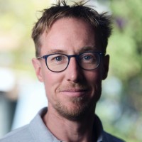 Joost van Ravesteyn Email