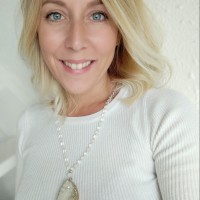 BIJOUXPRIVES.COM Employee Laurette Pingault's profile photo