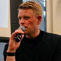 Email e telefono di James Henderson