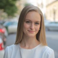 Éva Petrovics Email
