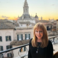 Redhead Marketing & PR Employee Hilary Azzaretti's profile photo