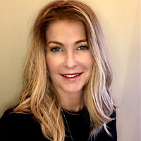 seeking new opportunities Employee Julie Desantis's profile photo