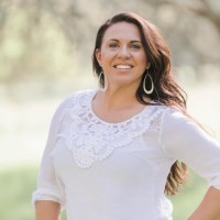 Lindsey Hollin Email & Phone Number