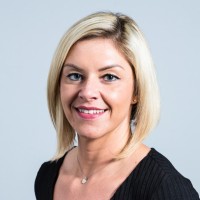 E-mail e número de telefone de Julie Fell