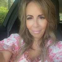 Shoes ‘N’ More Inc. Employee Debbie Farino's profile photo
