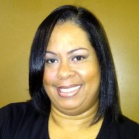 Dos y Media Employee D'Wauna Young's profile photo