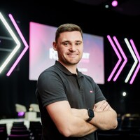 Janik Ahrens Email