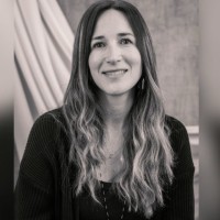 Juliana Vasquez Email & Phone Number
