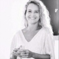 Paula Santos Email