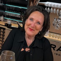 Tanja Neumann Email
