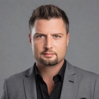 Kamil di Muro Email