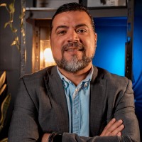 Moisés Santos Email