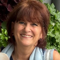 Reilly Resort Representatives Employee Julee Midden's profile photo