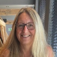 KMTV Employee Viv Oliver's profile photo