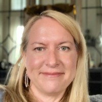 Ultra Oil For Pets Employee Julie Schwietert's profile photo