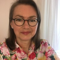 Karolina Ozgo Email
