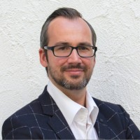 Julian Höller Email