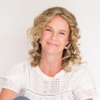 Caitlin Kavander Email