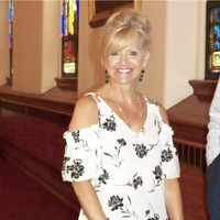 Elements Massage® Employee Linda Mazdrachi's profile photo