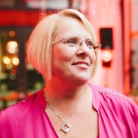 Betty Lyver Email