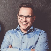 Konrad Grau Email