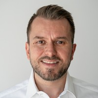 Philipp Tachas Email