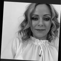 Viktória Cseh Email